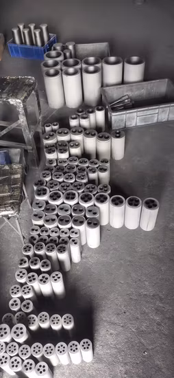 Moule en graphite pour le moulage de tiges/tubes en laiton